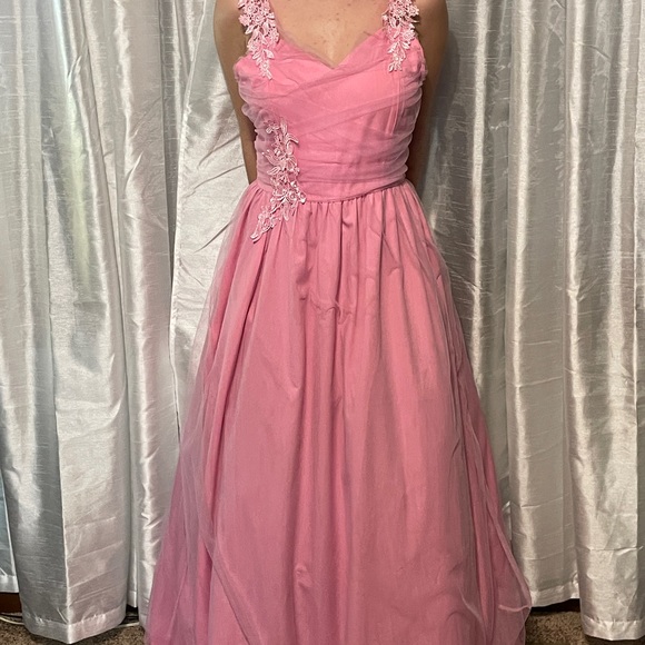 Dresses & Skirts - Pink adorable dress